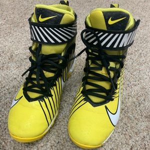 Boys Nike Strike cleats